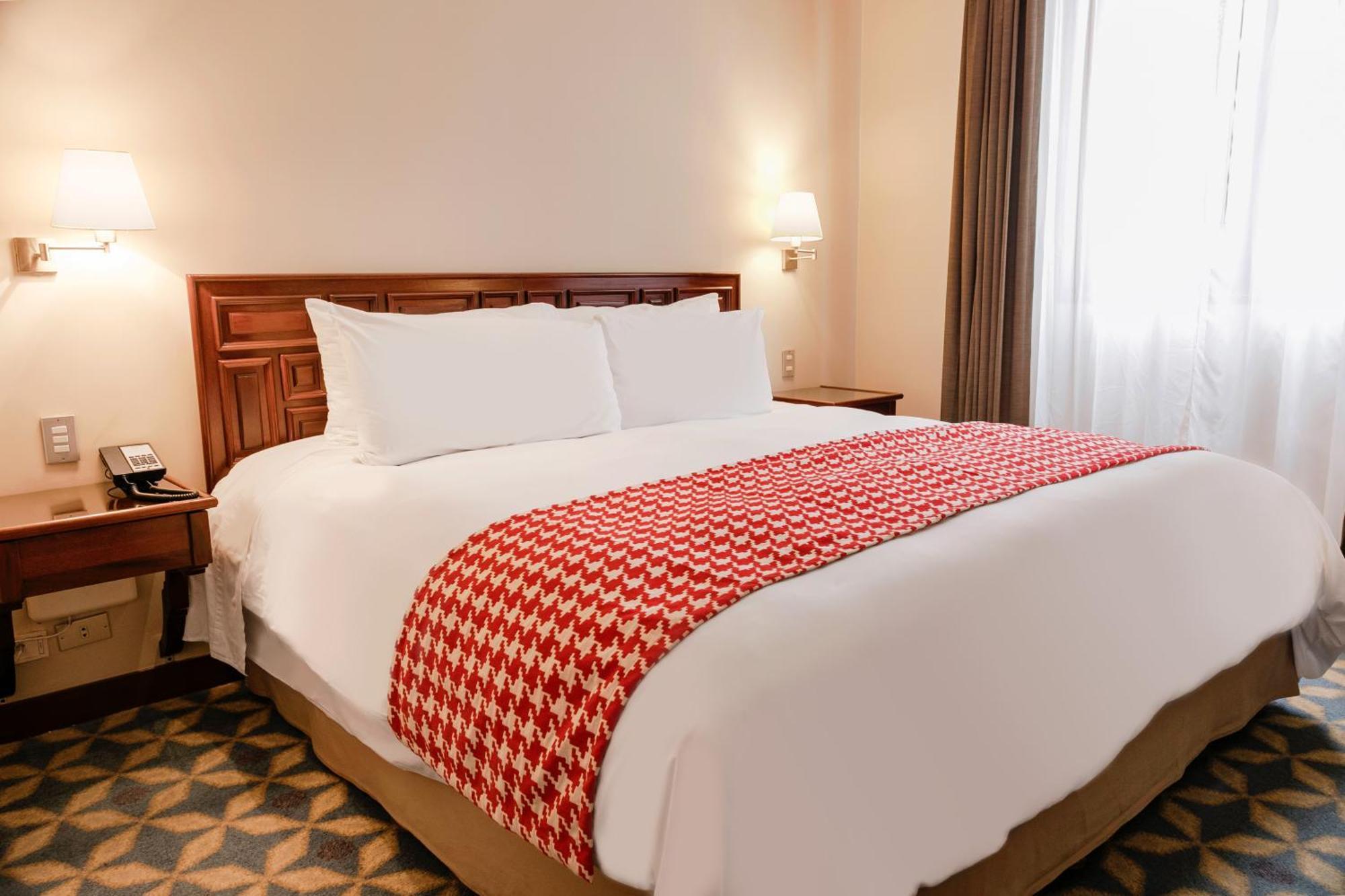 Costa Del Sol Trujillo Centro Hotel Kültér fotó